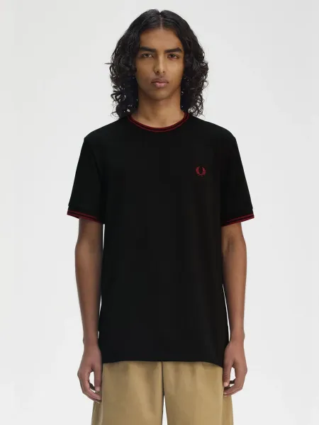 Camiseta con el ribete con dos franjas