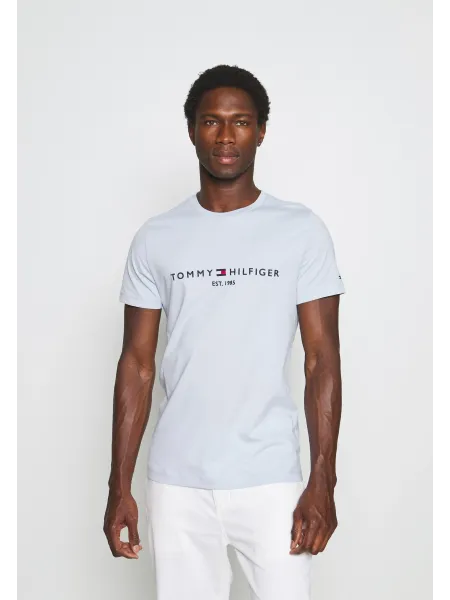 Camiseta slim con logo bordado