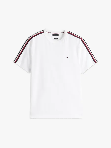 Camiseta con rayas distintivas