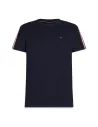 Camiseta con rayas distintivas